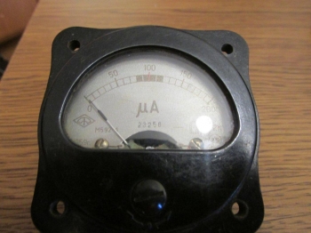 Микроамперметр щитовой М592-4 ГОСТ8711-78 пост. Ток 200µА  60х60 шаг 10µА кл. точности 2.5 (БУ)